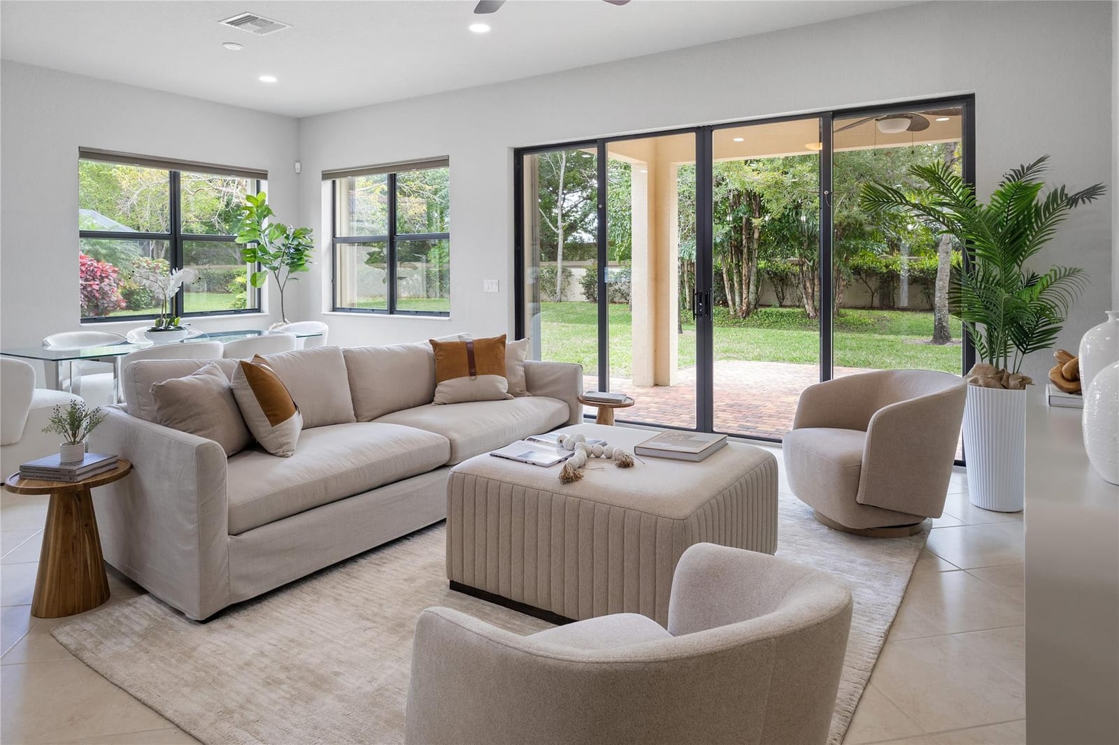 9428 Isles Cay Drive — photo 4