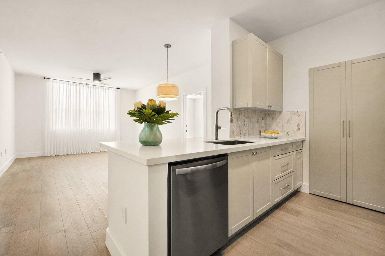 720 S Sapodilla Avenue 105, West Palm Beach, FL 33401 photo 2