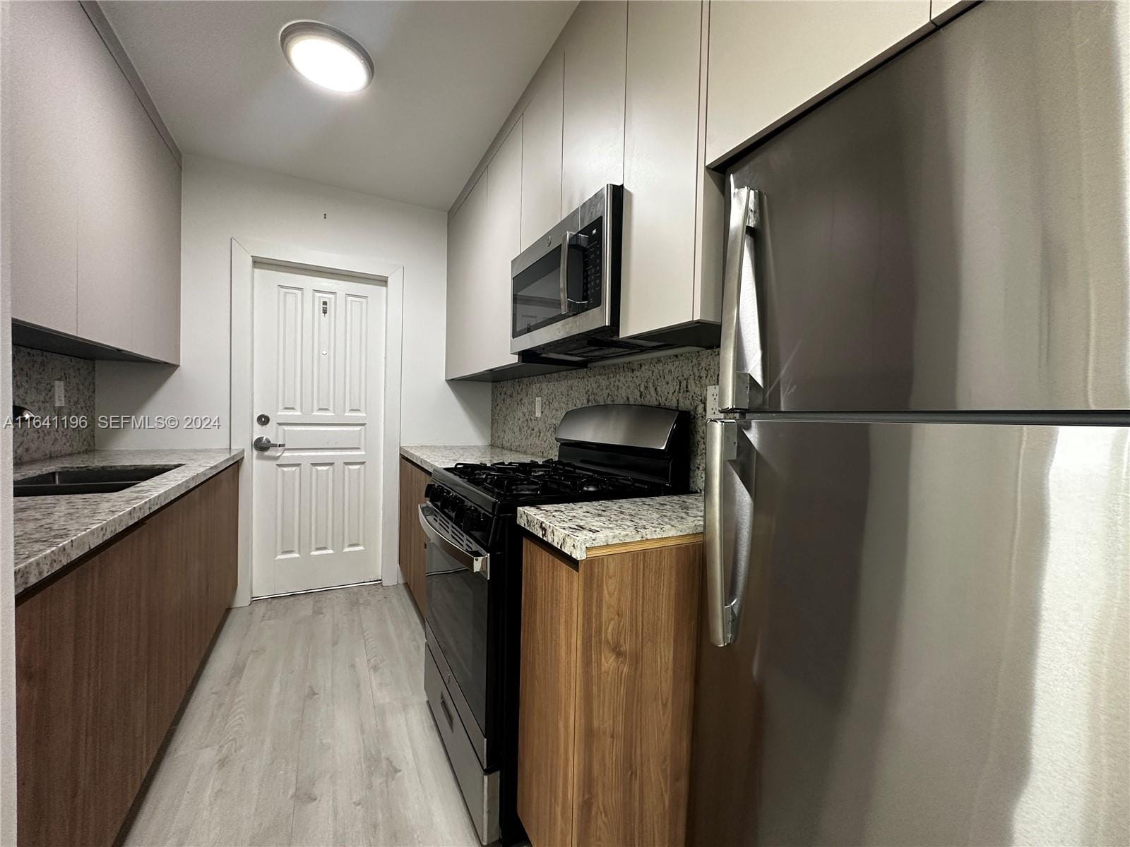 650 Lenox Avenue, Miami Beach, FL 33139 photo 8