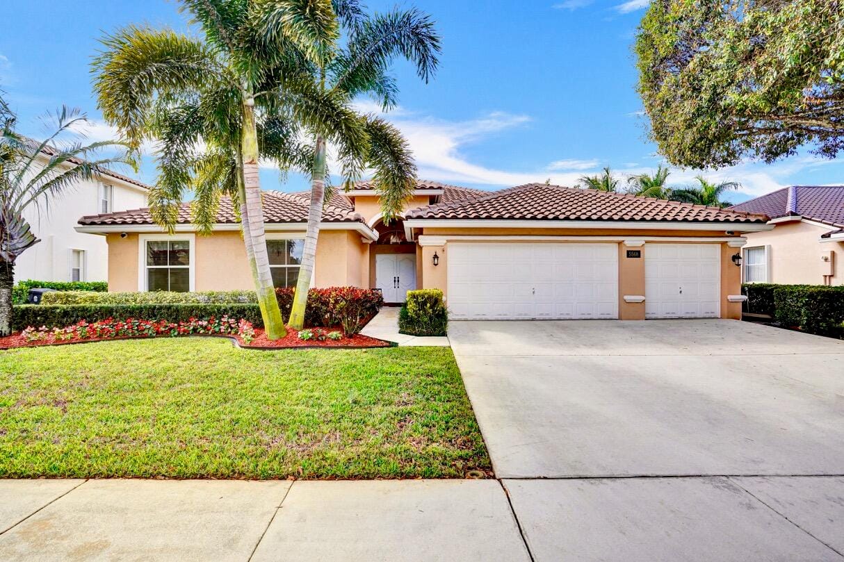 5568 Lake Shore Village Circle, Lake Worth, FL 33463
