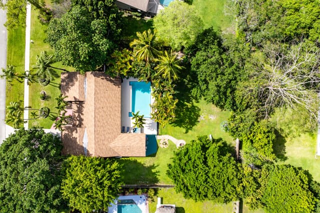 267 Old Country Road S, sold in Pinewood East 2 Of Wellington, Wellington, FL