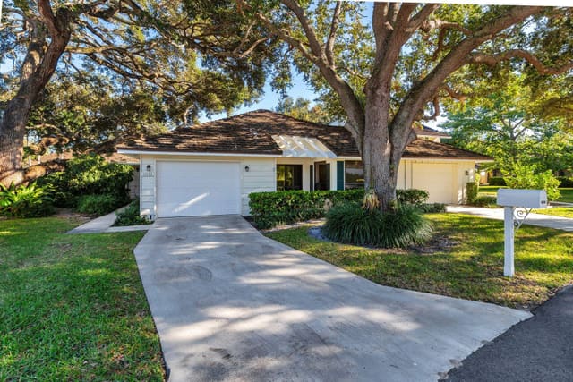 11282 Glen Oaks Court 31-C, North Palm Beach, FL 33408