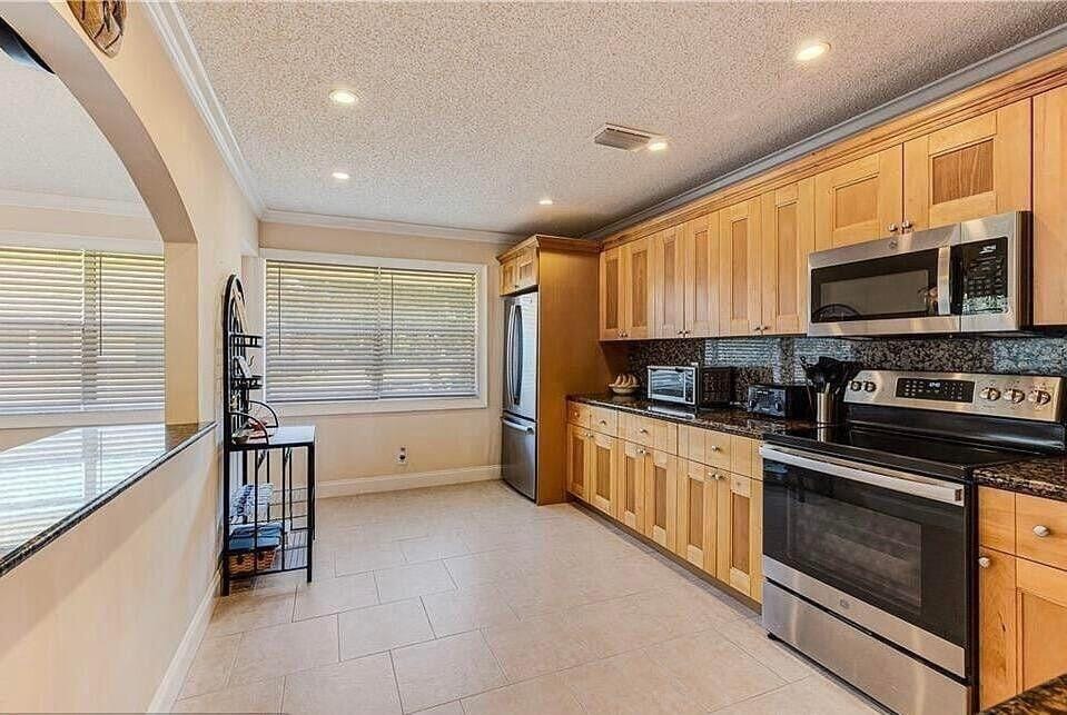 8781 Holly Court 204, Tamarac, FL 33321 photo 2