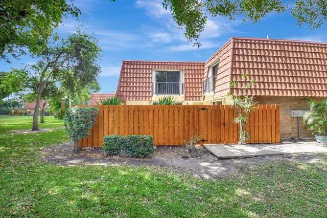 3004 San Clara Drive 11-A, Delray Beach, FL 33445