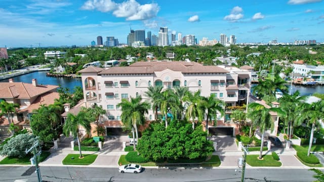 25 Hendricks Isle 305, sold in Aria At Las Olas Condo, Fort Lauderdale, FL