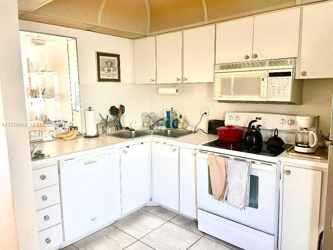465 Paradise Isle Boulevard 101, Hallandale Beach, FL 33009, Hallandale Beach