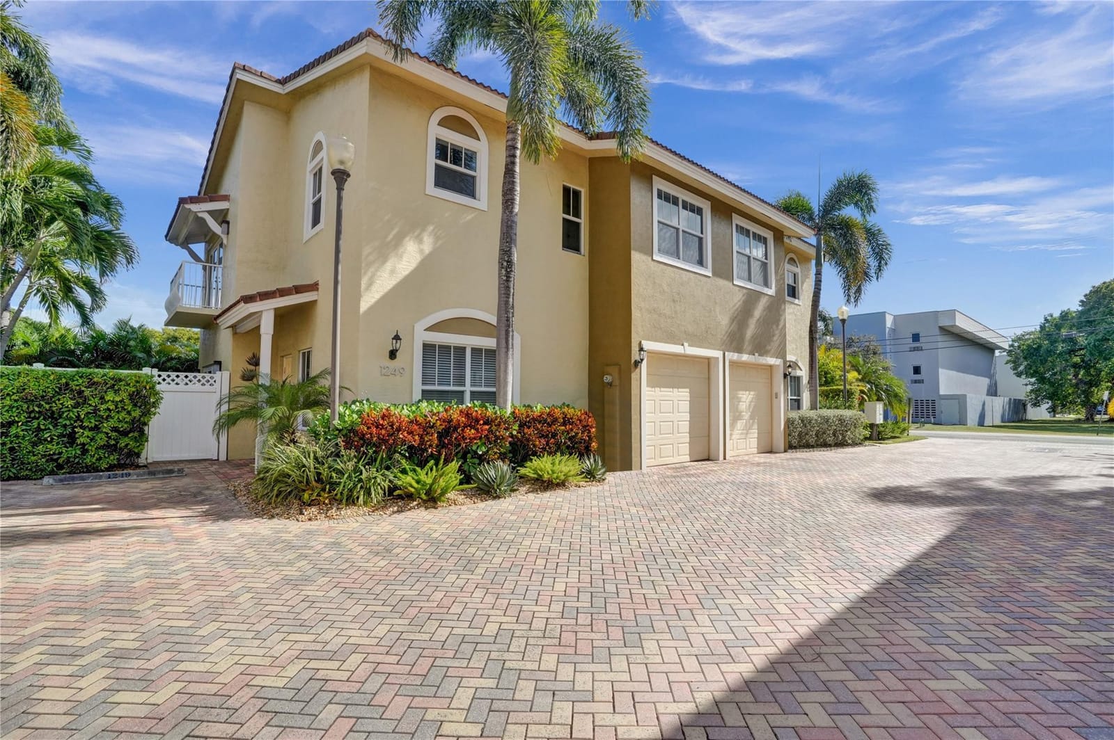 1249 NE 32nd Street, Oakland Park, FL 33334