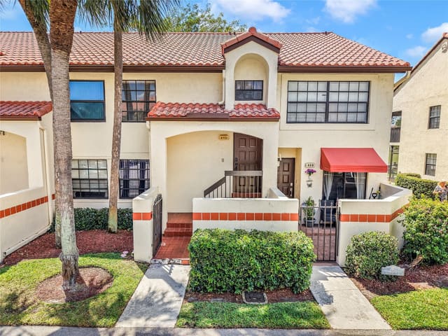 410 Freedom Court 410, Deerfield Beach, FL 33442