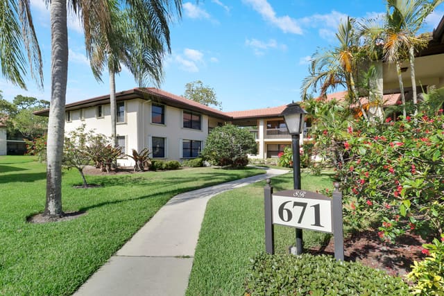 671 SW South River Drive 207, Stuart, FL 34997