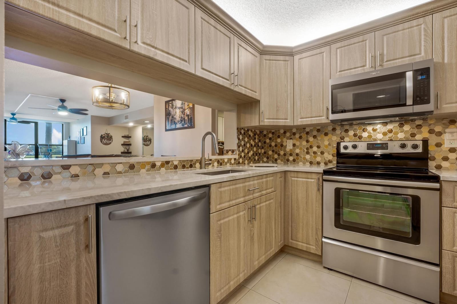 2907 Carambola Circle 203 — photo 2