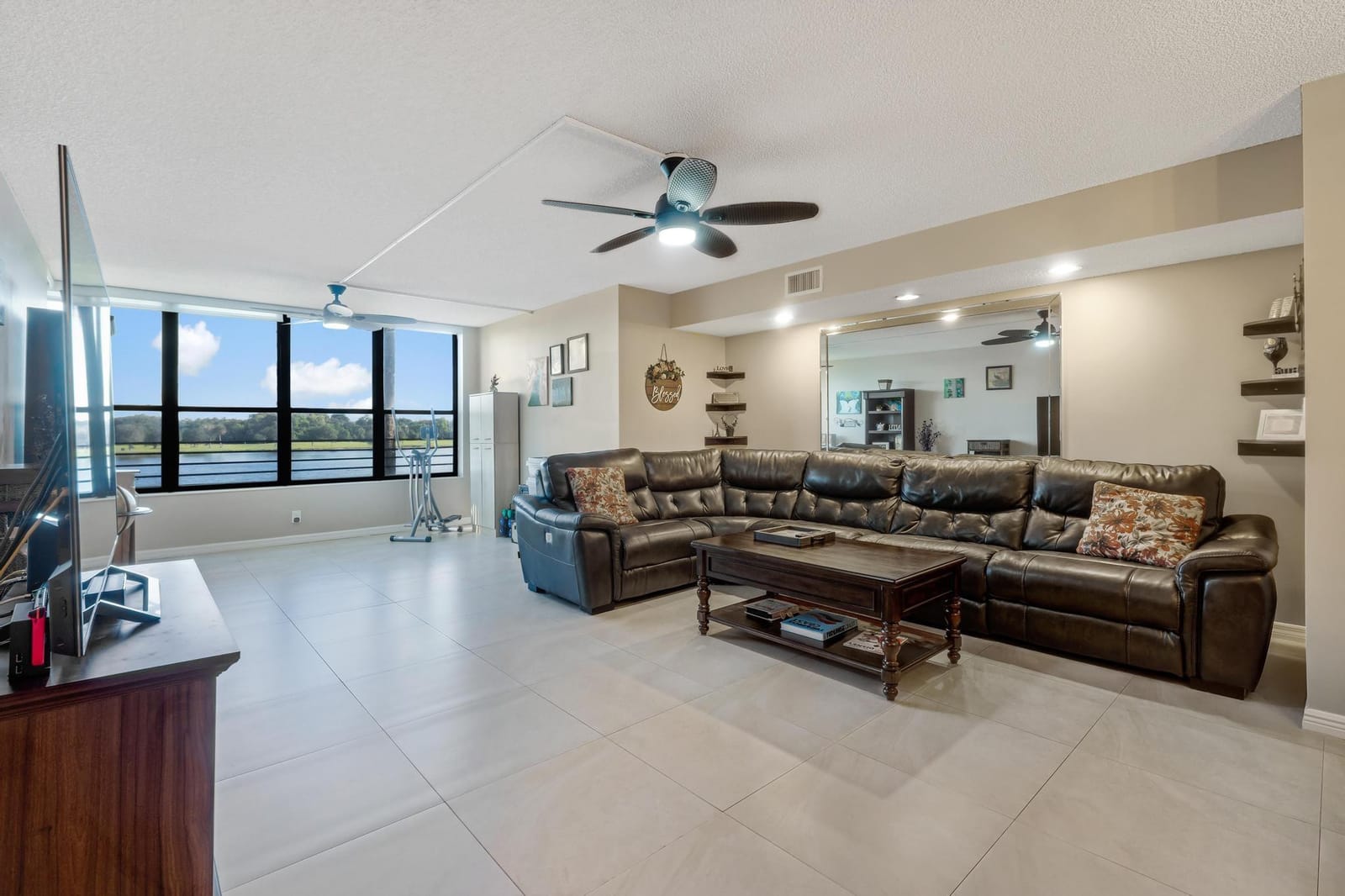 2907 Carambola Circle 203 — photo 7