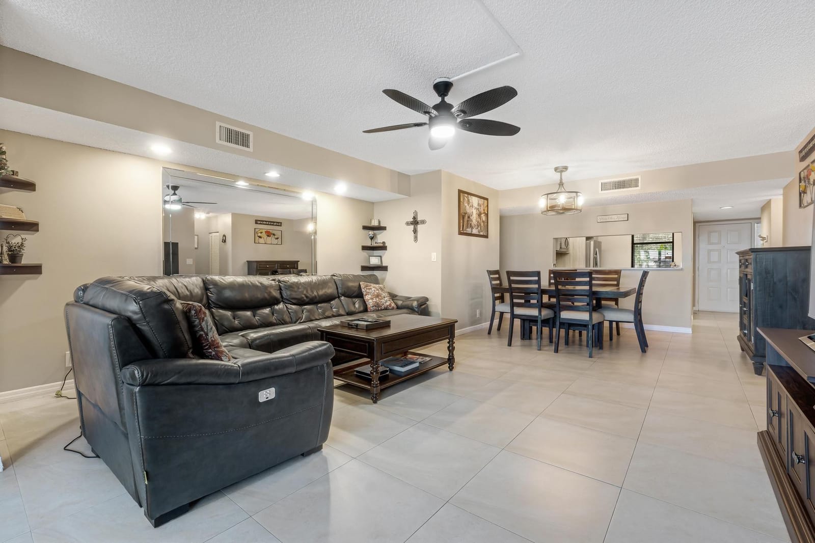 2907 Carambola Circle 203 — photo 8