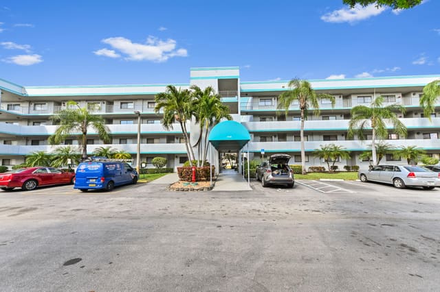 4725 Lucerne Lakes Boulevard 410, sold in Lucerne Lakes, Lake Worth, FL
