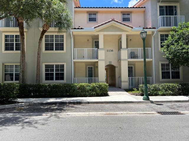 1136 Town Center Drive 13, Jupiter, FL 33458