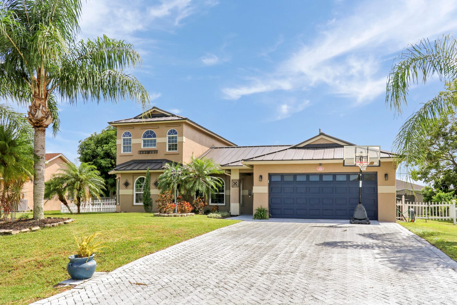 552 SW Dauphin Avenue, Port St. Lucie, FL 34953 photo 2