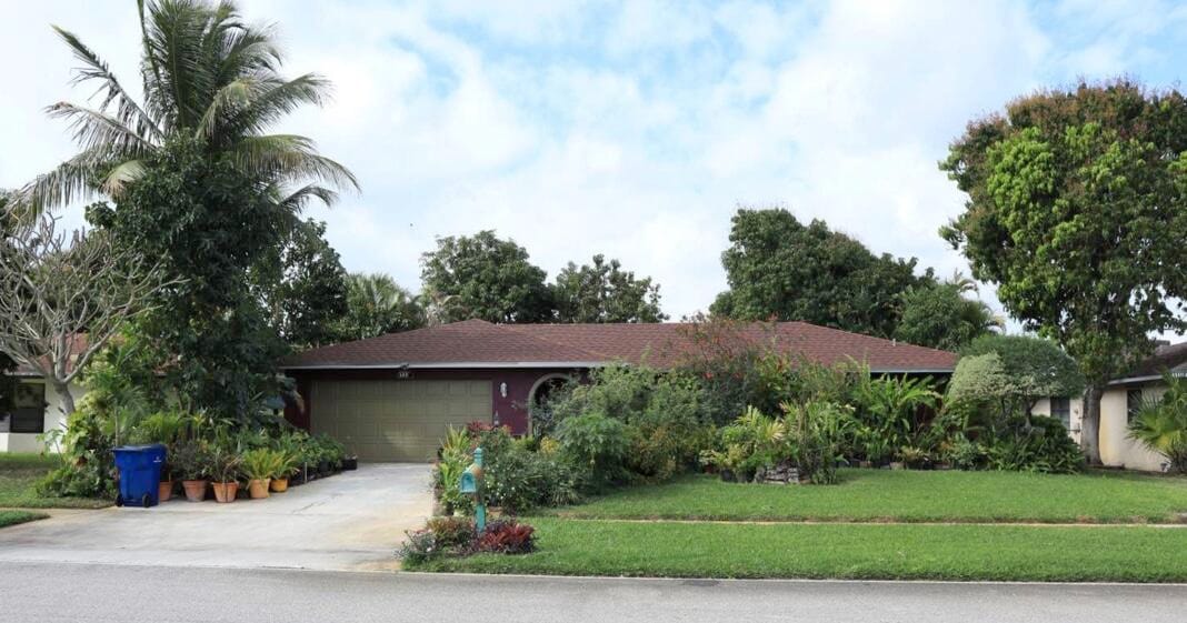 113 Champions Run, Riviera Beach, FL 33407