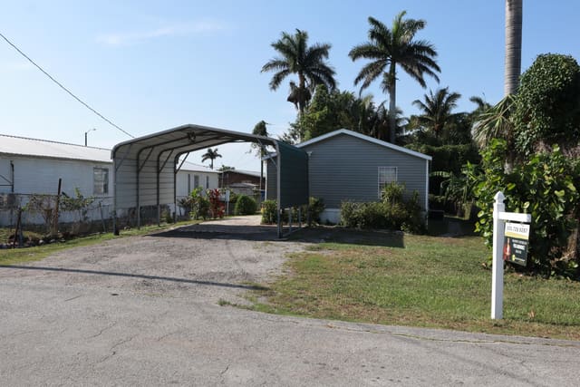 817 E 7th Street, Pahokee, FL 33476