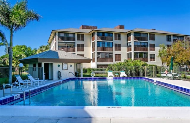162 SE Saint Lucie Boulevard B403, Stuart, FL 34996