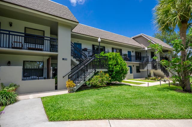 2018 SW 29th Court 6-B-2, sold in Delray Oaks Condo, Delray Beach, FL