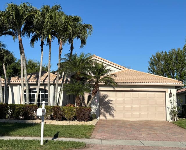 10587 Tropical Breeze Lane, sold in Royal Lakes, Boynton Beach, FL