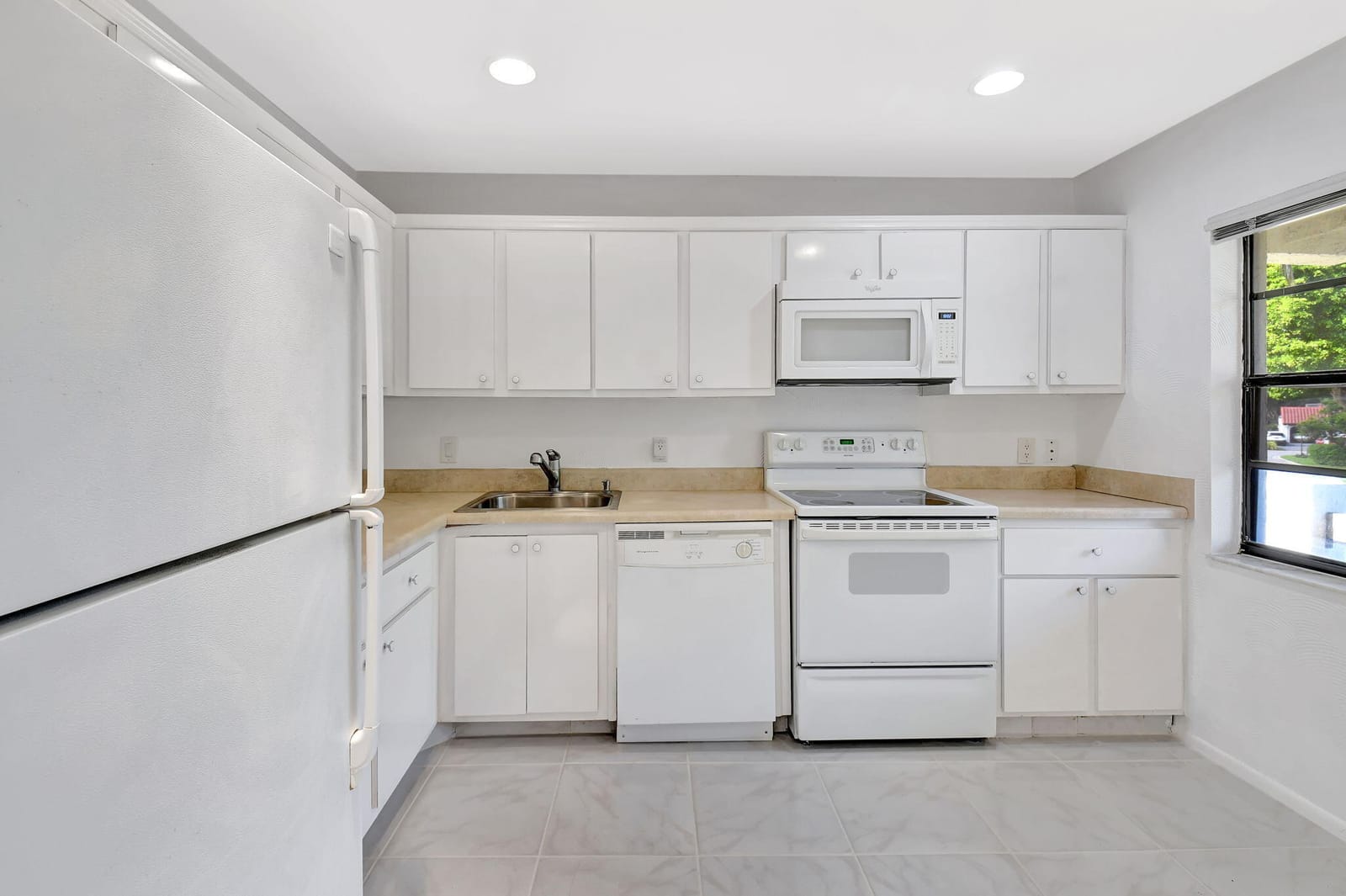 9187 Norte Lago 5 J, Boca Raton, FL 33428 photo 5