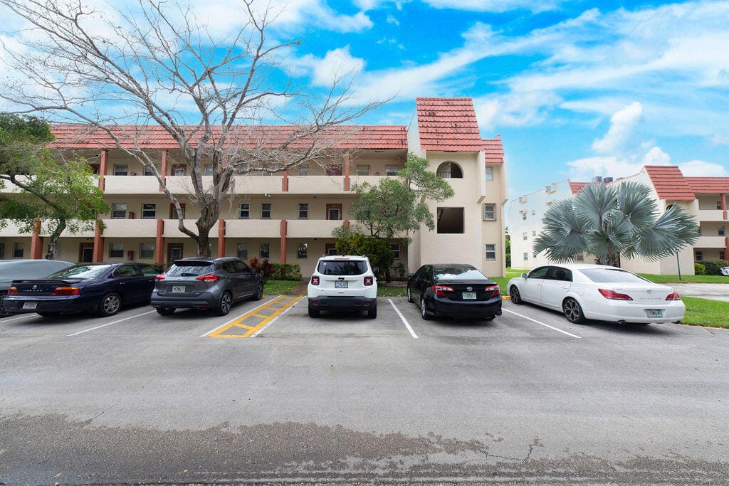 2700 Sunrise Lakes Drive W 212, Sunrise, FL 33322