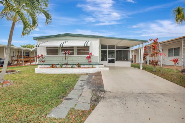 2061 SW 83 Avenue, sold in Park City Sec Three, Davie, FL