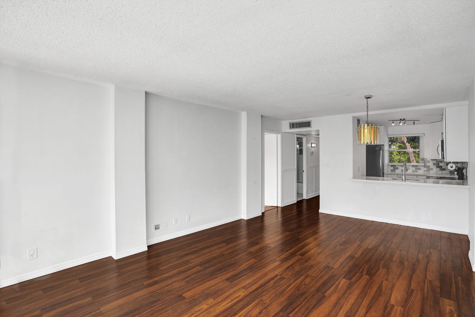105 Royal Park Drive 3d — photo 10