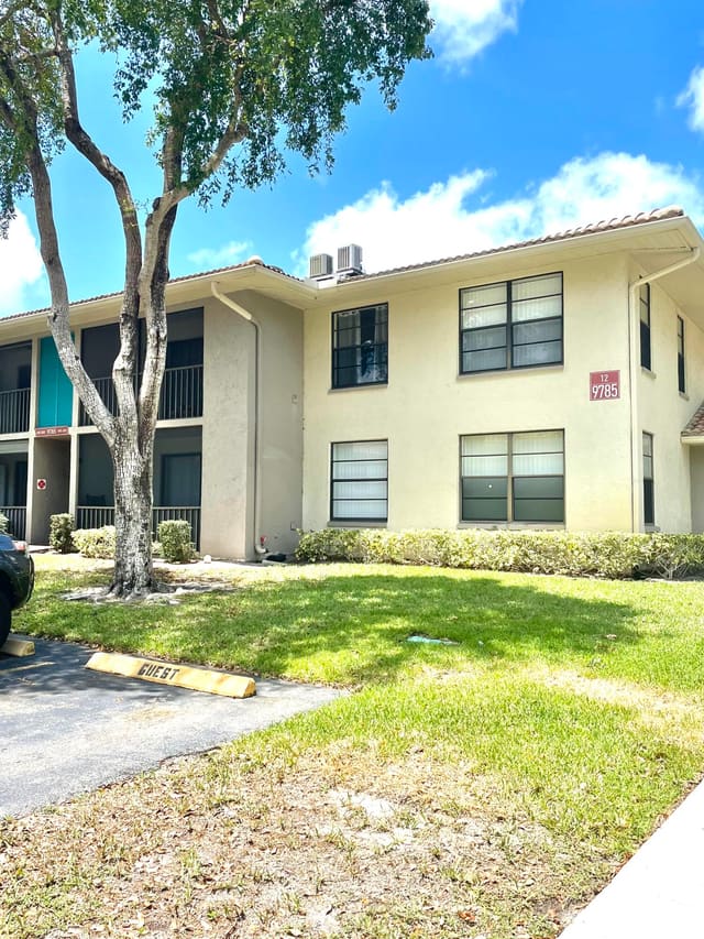 9785 Pineapple Tree Drive 201, Boynton Beach, FL 33436