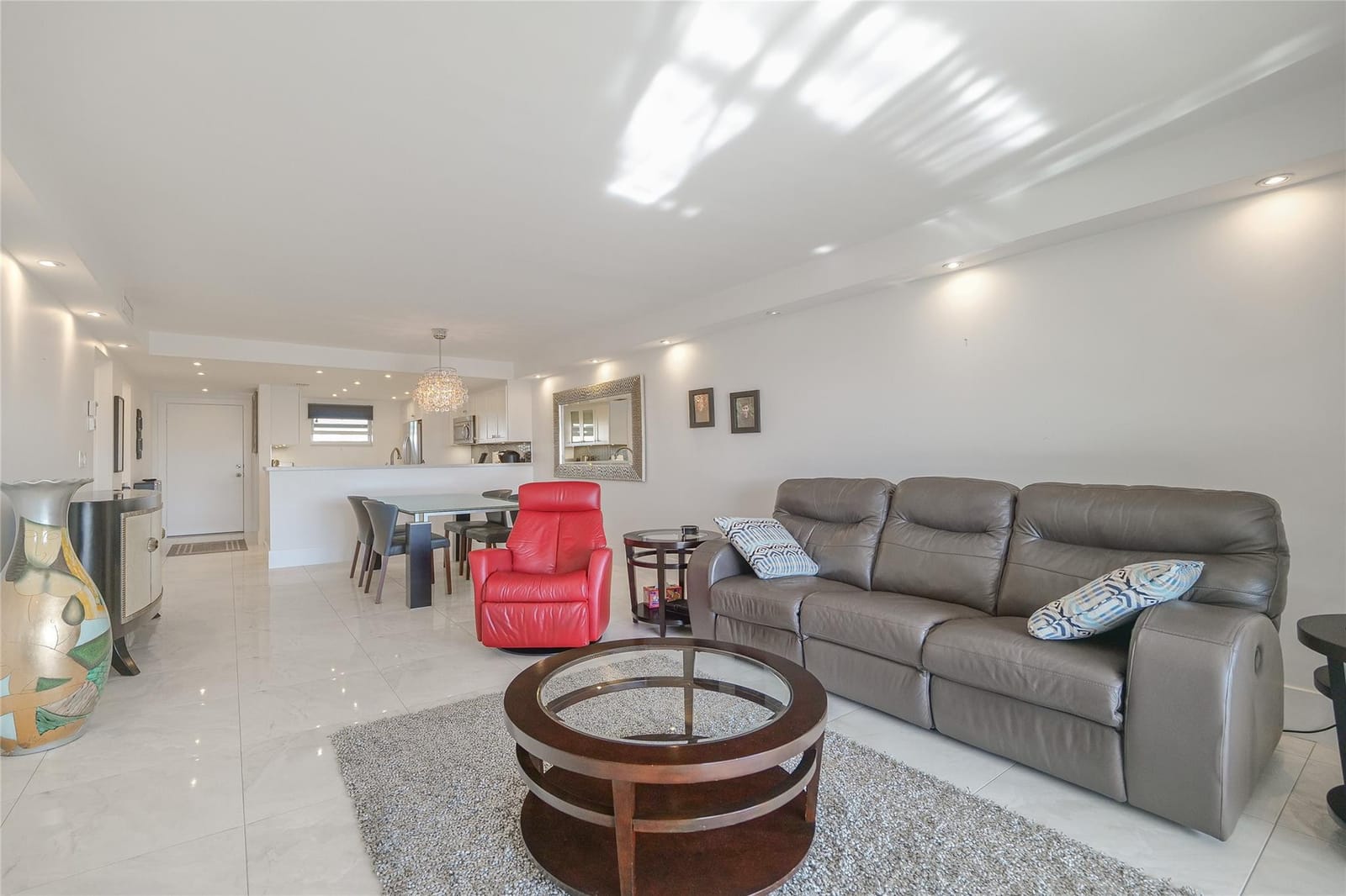 3930 Inverrary Boulevard 704-D, Lauderhill, FL 33319 photo 5