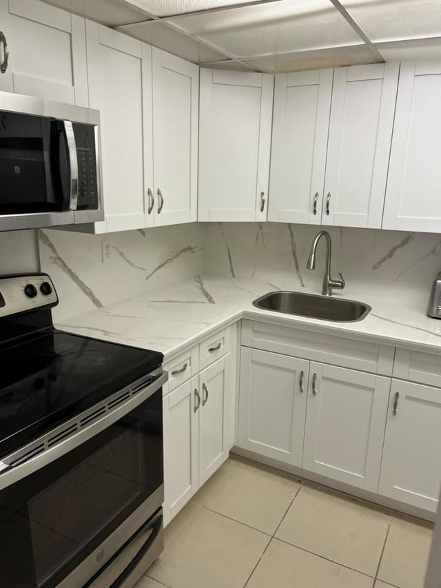 1758 NW 55th Avenue 102, Tree Garden, Lauderhill, FL
