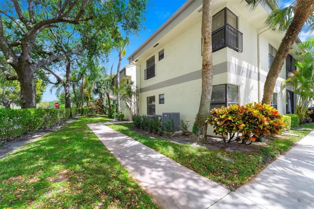 2860 Carambola Circle 2051, Pompano Beach, FL 33066