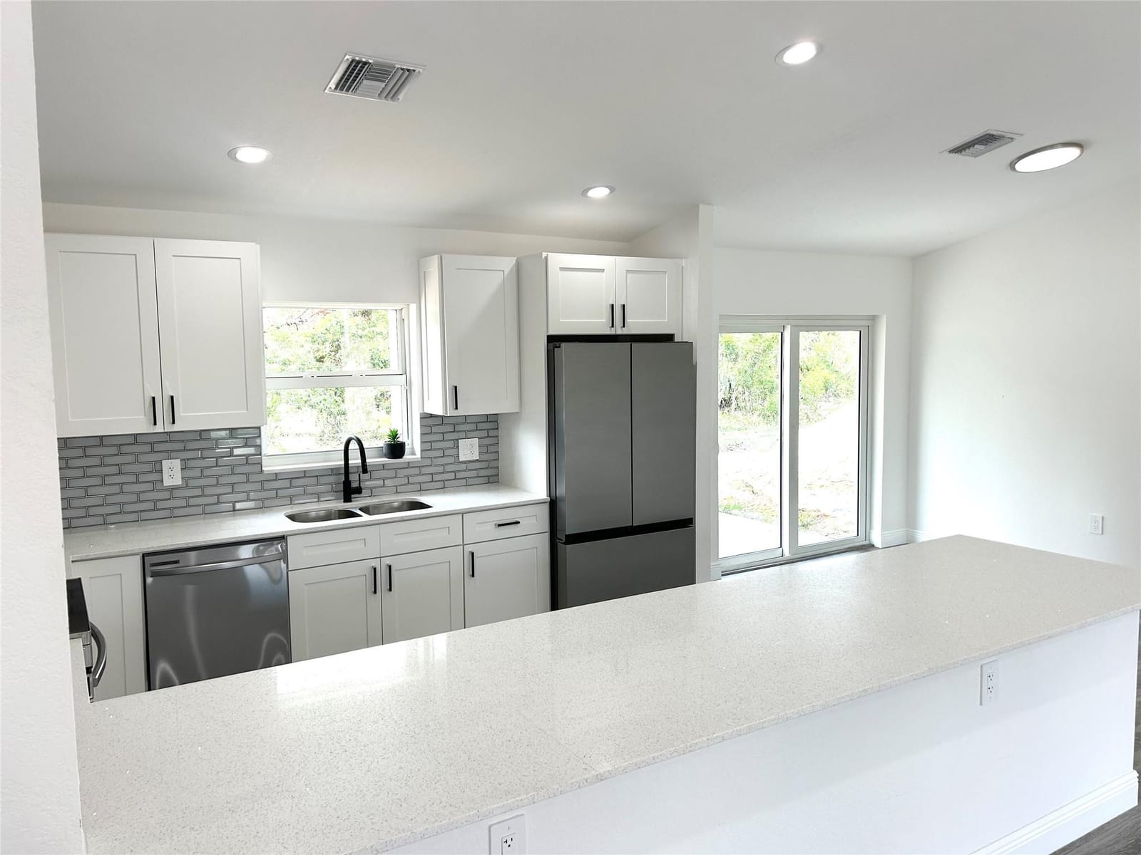 136 Lincoln Road — photo 11