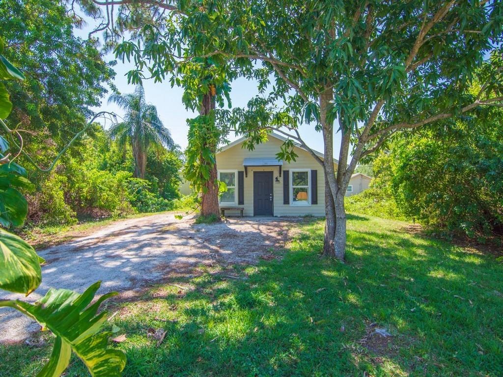 1325 17th Court, Vero Beach, FL 32962
