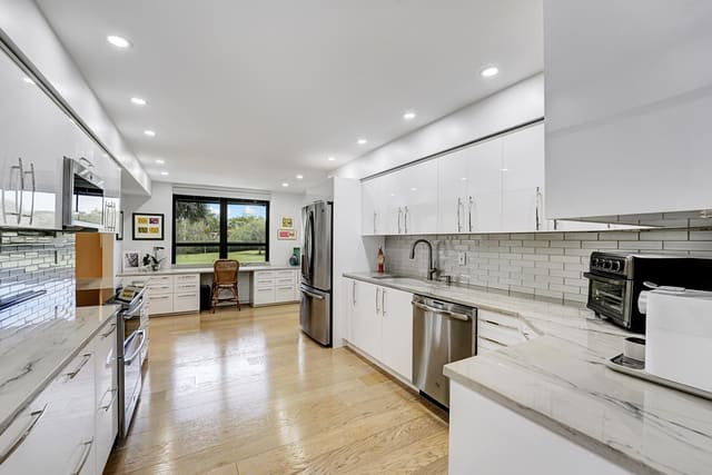 7578 Regency Lake Drive 201, Boca Raton, FL 33433