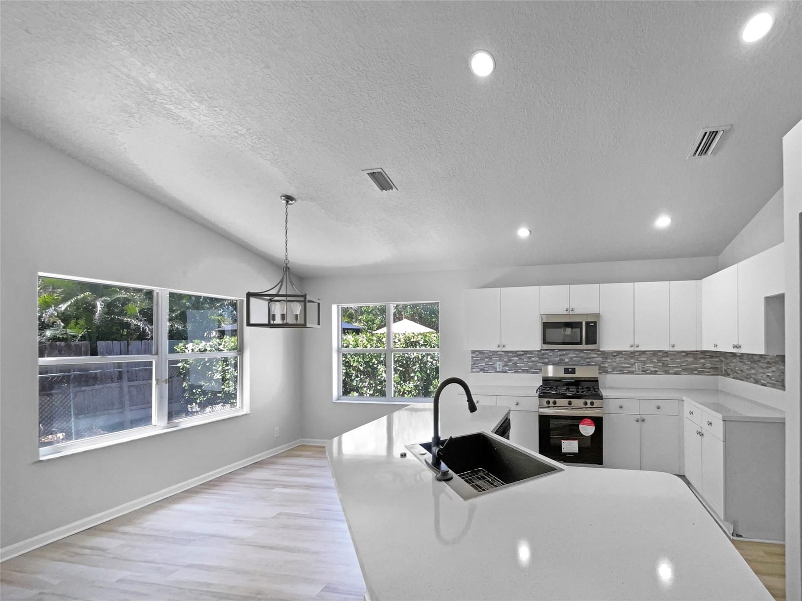 1066 Salmon Isle — photo 8