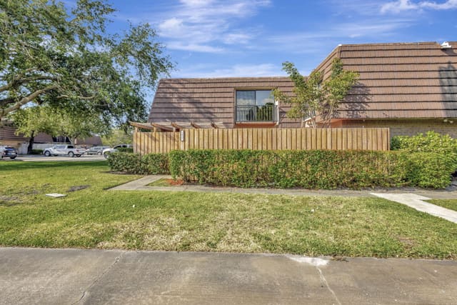 1621 16th Lane, Palm Beach Gardens, FL 33418