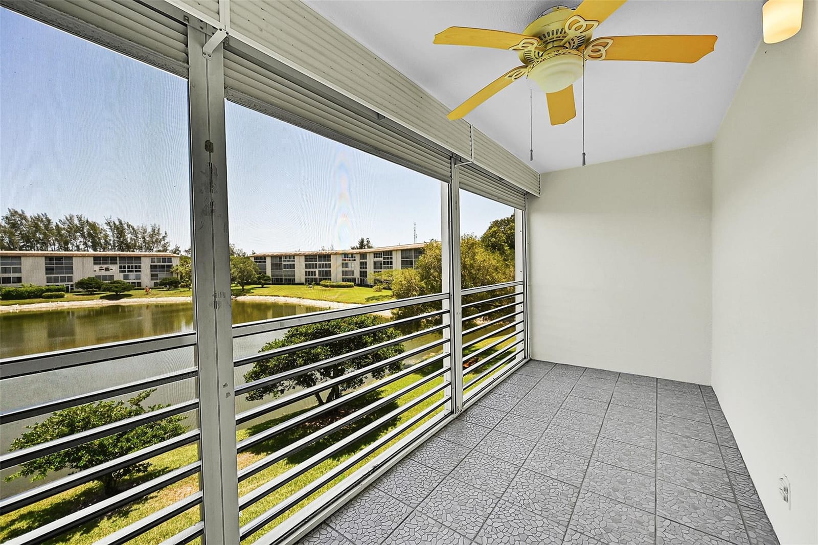 1902 Bermuda Circle H3 — photo 11