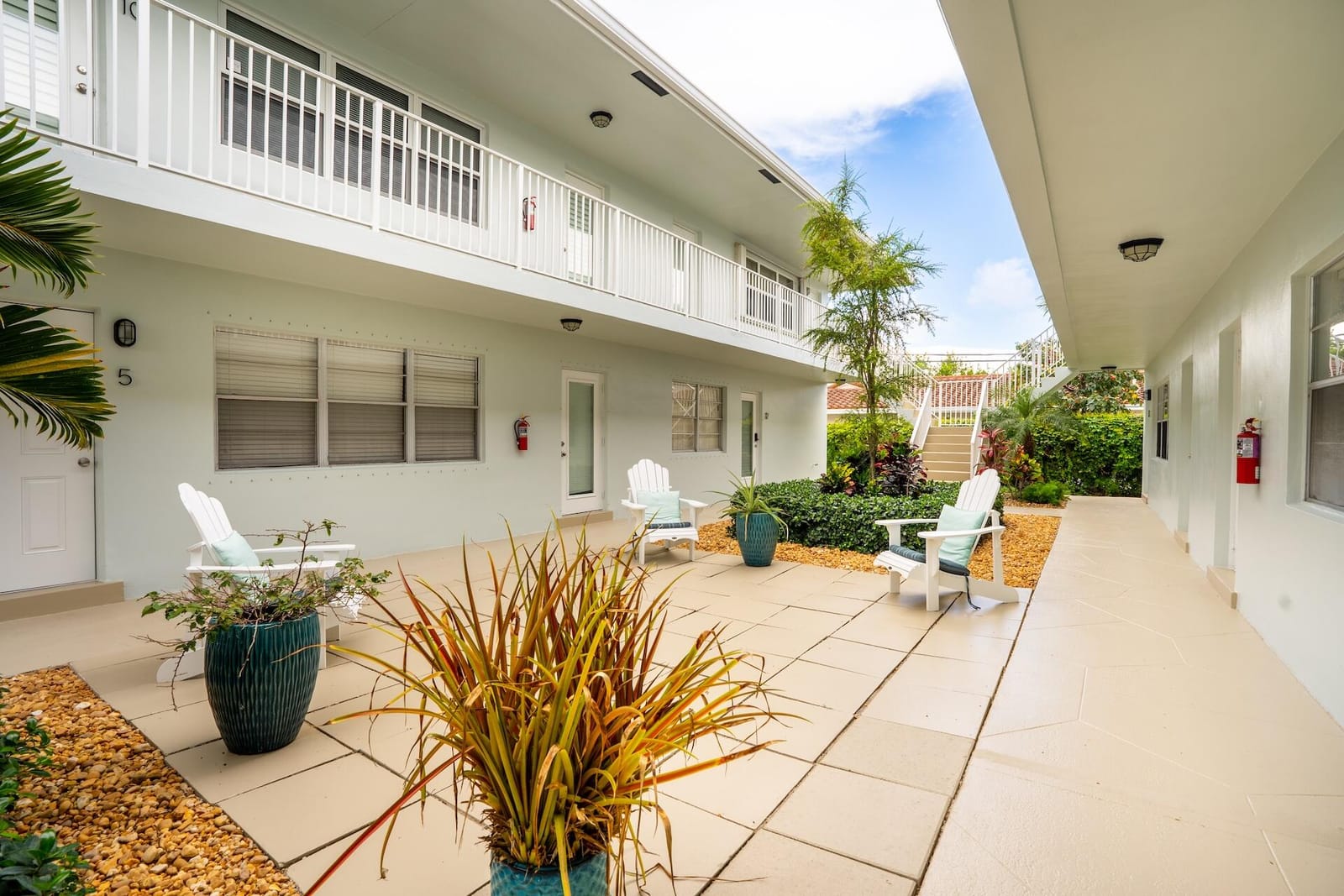 2737 NE 28th Street 9w, Lighthouse Point, FL 33064