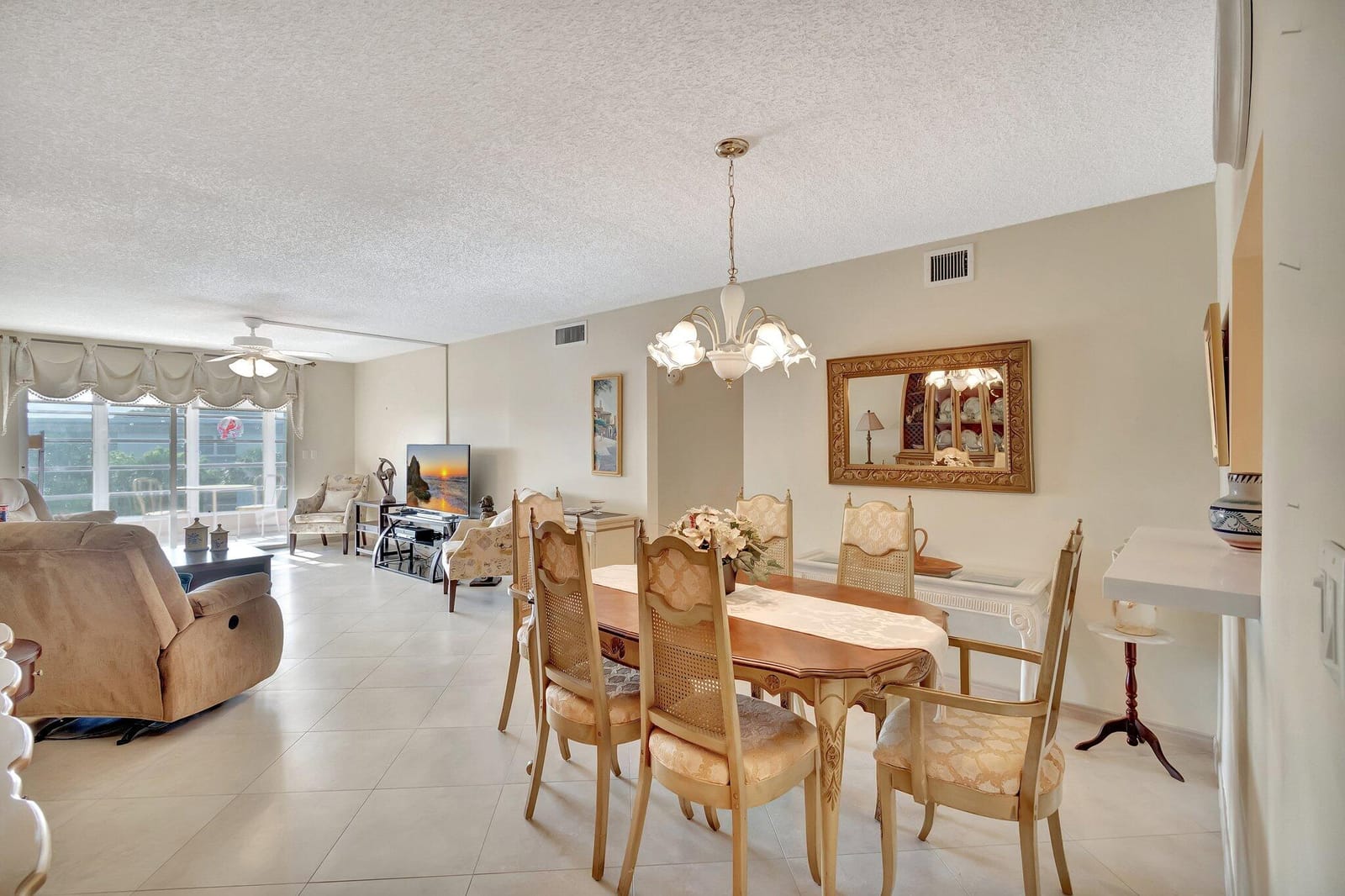 2901 Victoria Circle L4 — photo 2