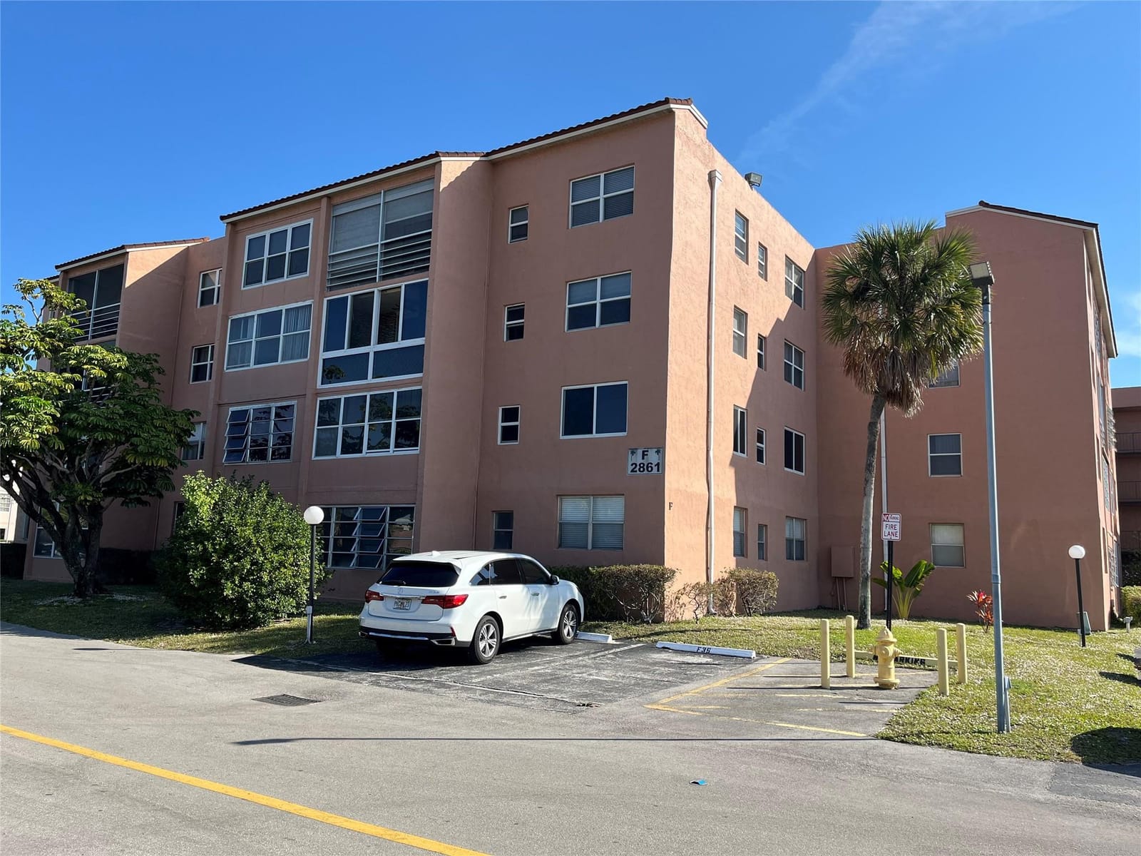 2861 Somerset Drive 101 — photo 2