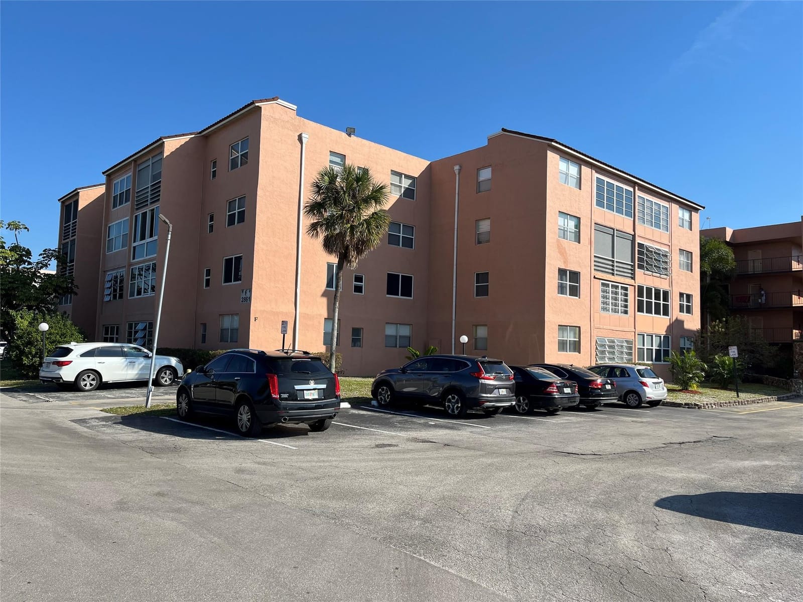 2861 Somerset Drive 101 — photo 3