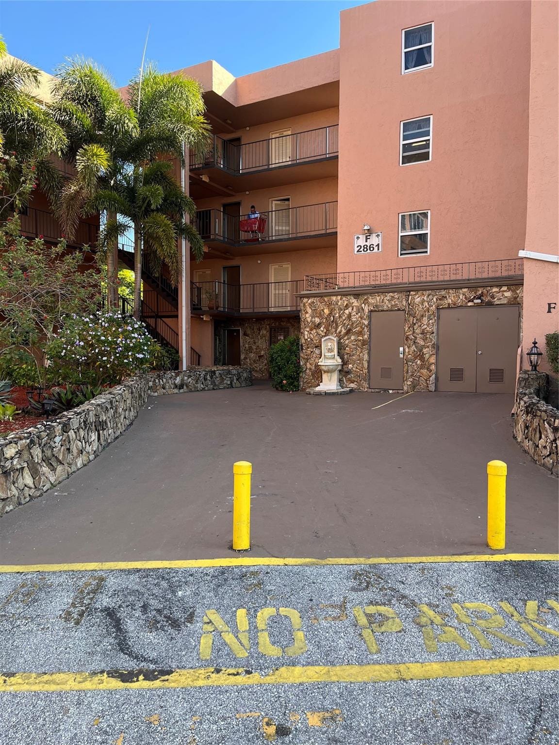 2861 Somerset Drive 101 — photo 4