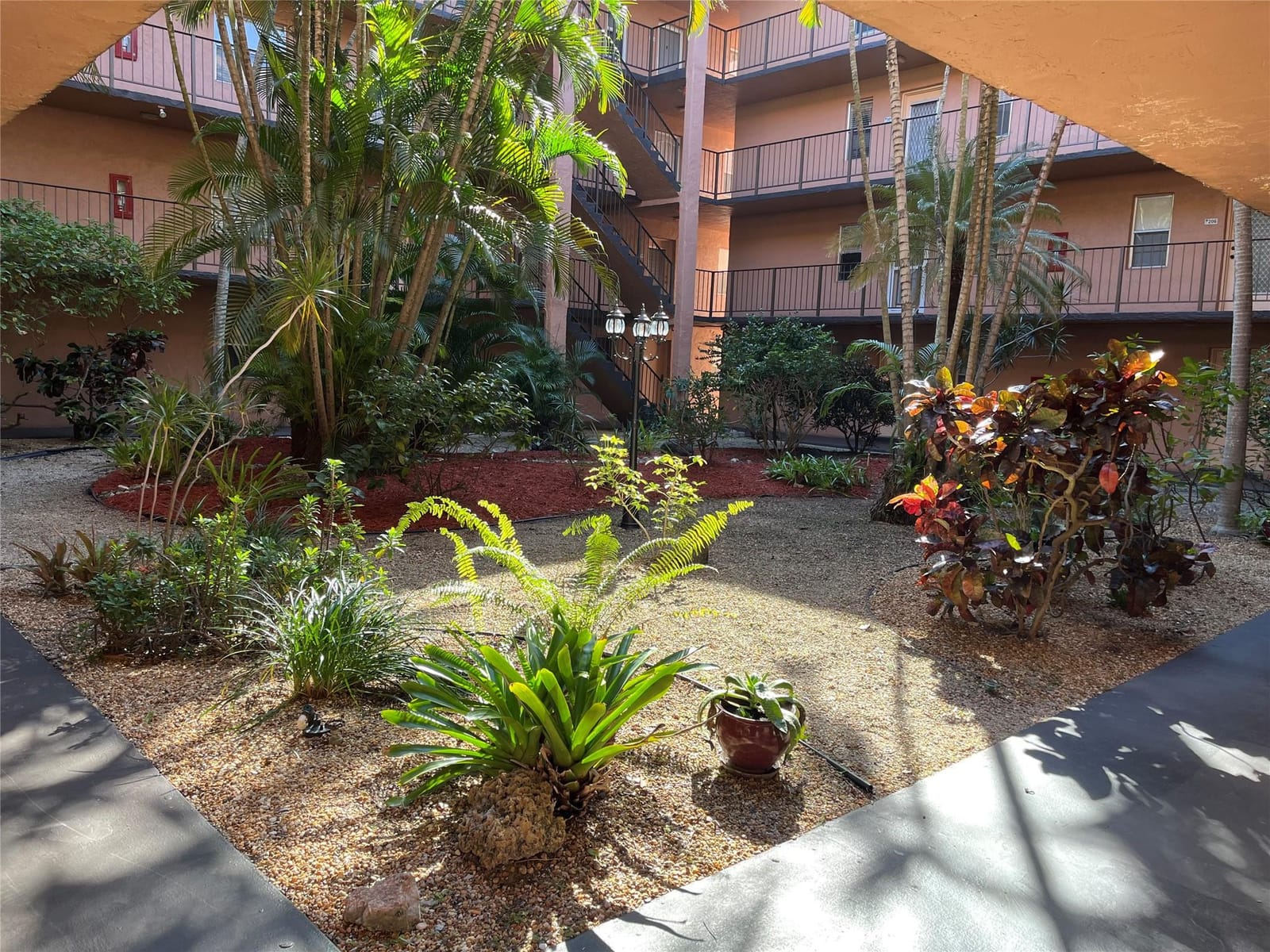 2861 Somerset Drive 101 — photo 5