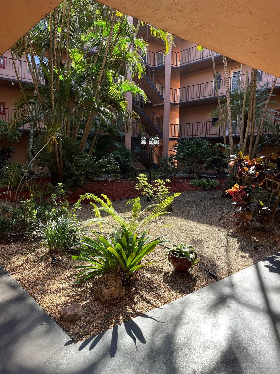 2861 Somerset Drive 101 — photo 6