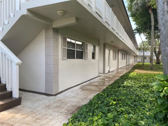 430 SE 2nd Avenue 5, sold in Sequoia Gardens Iii Condo, Deerfield Beach, FL