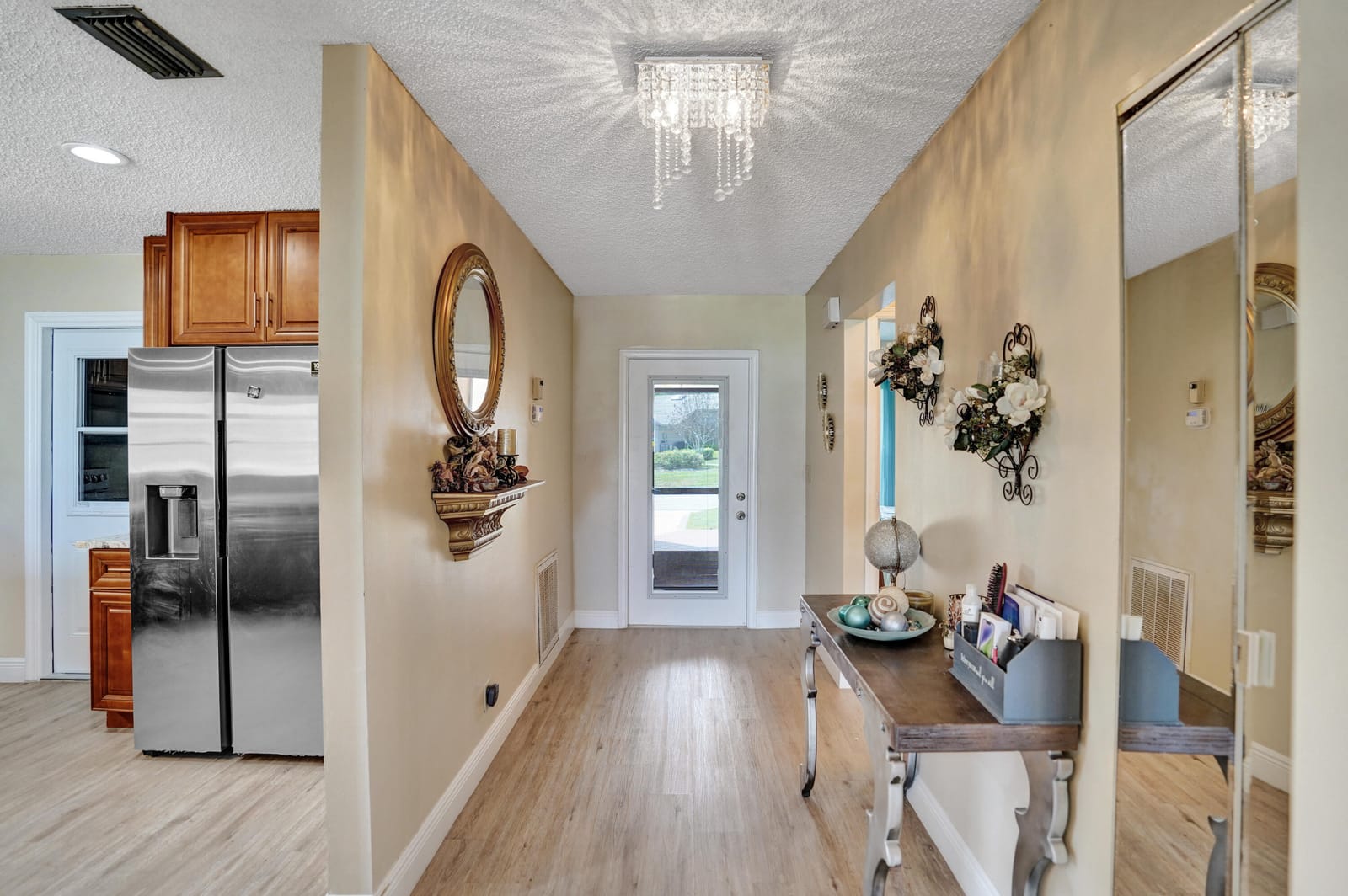 3570 Amalfi Drive — photo 6