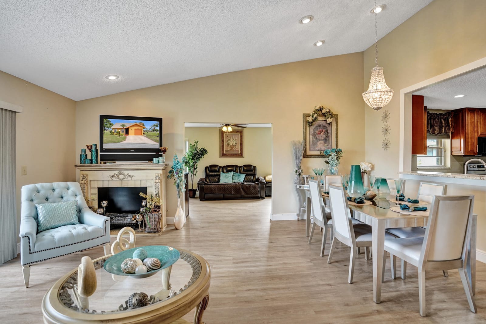 3570 Amalfi Drive — photo 10