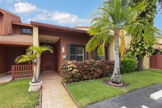 426 SE 11th Terrace, Dania Beach, FL 33004