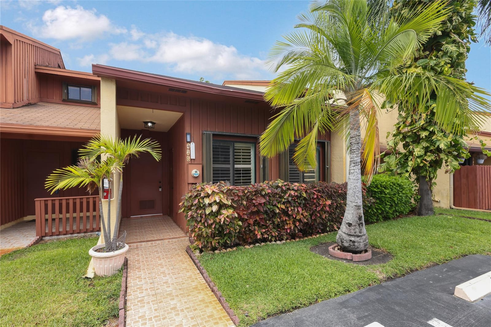 426 SE 11th Terrace, Dania Beach, FL 33004